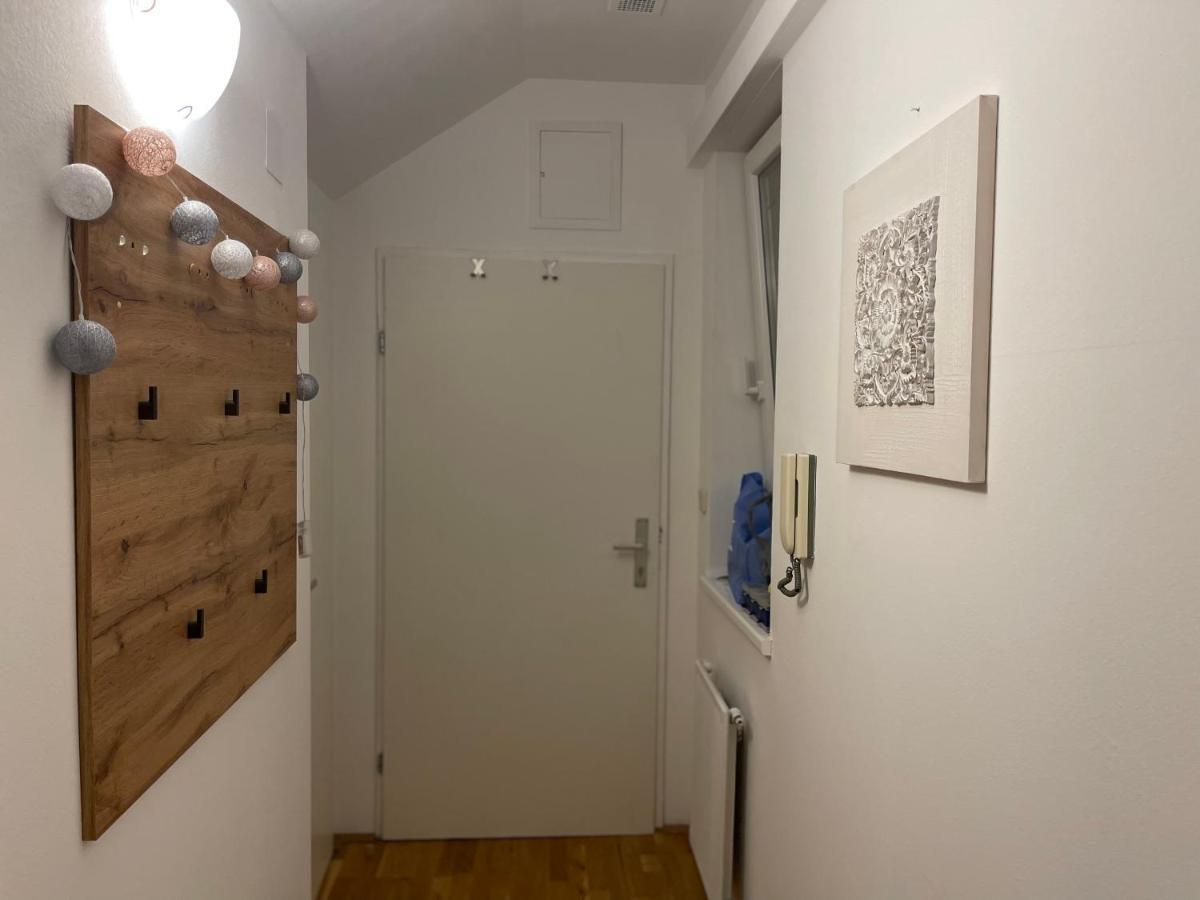 Klimatisiertes, Ruhiges Dachgeschoss Cityapartment Im Zentrum Wiens Exterior photo