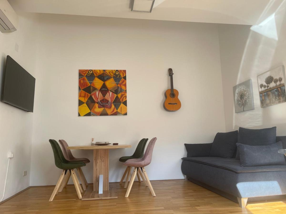 Klimatisiertes, Ruhiges Dachgeschoss Cityapartment Im Zentrum Wiens Exterior photo